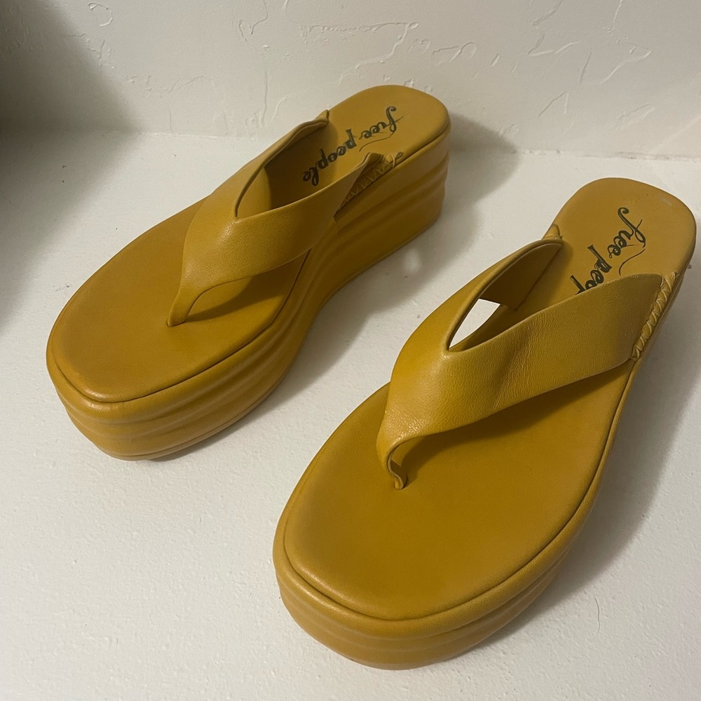 Haven Thong Flatform Sandals - Mustard